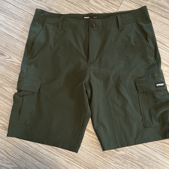 Oakley B1B Hybrid Shorts - Picture 4 of 9